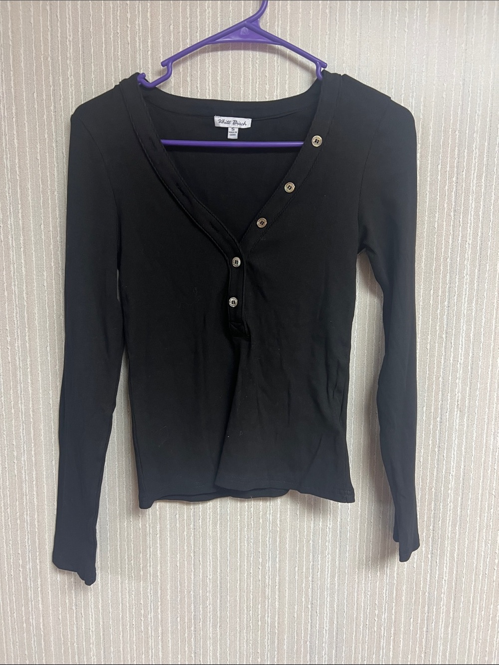 NWOT S white birch Black Asymmetrical Button Long-Sleeve Henley